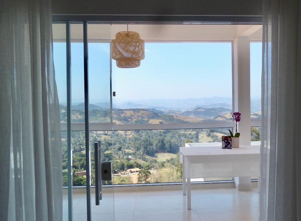 Quarto com vista para as montanhas