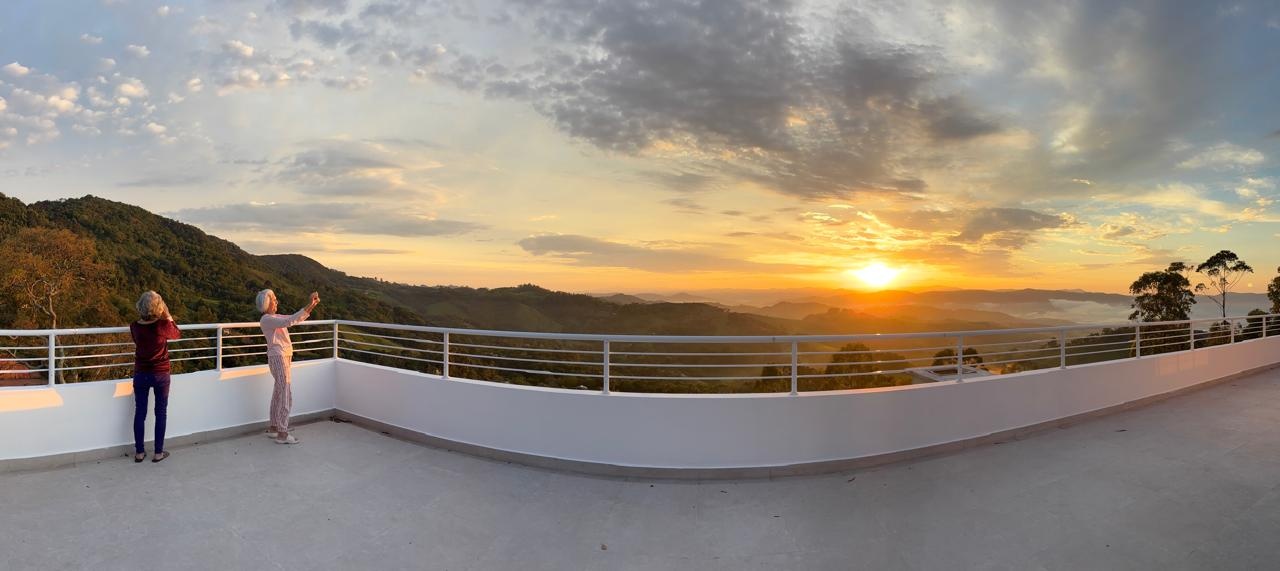 Amanhecer visto do terraço da Capital Continental Maharishi